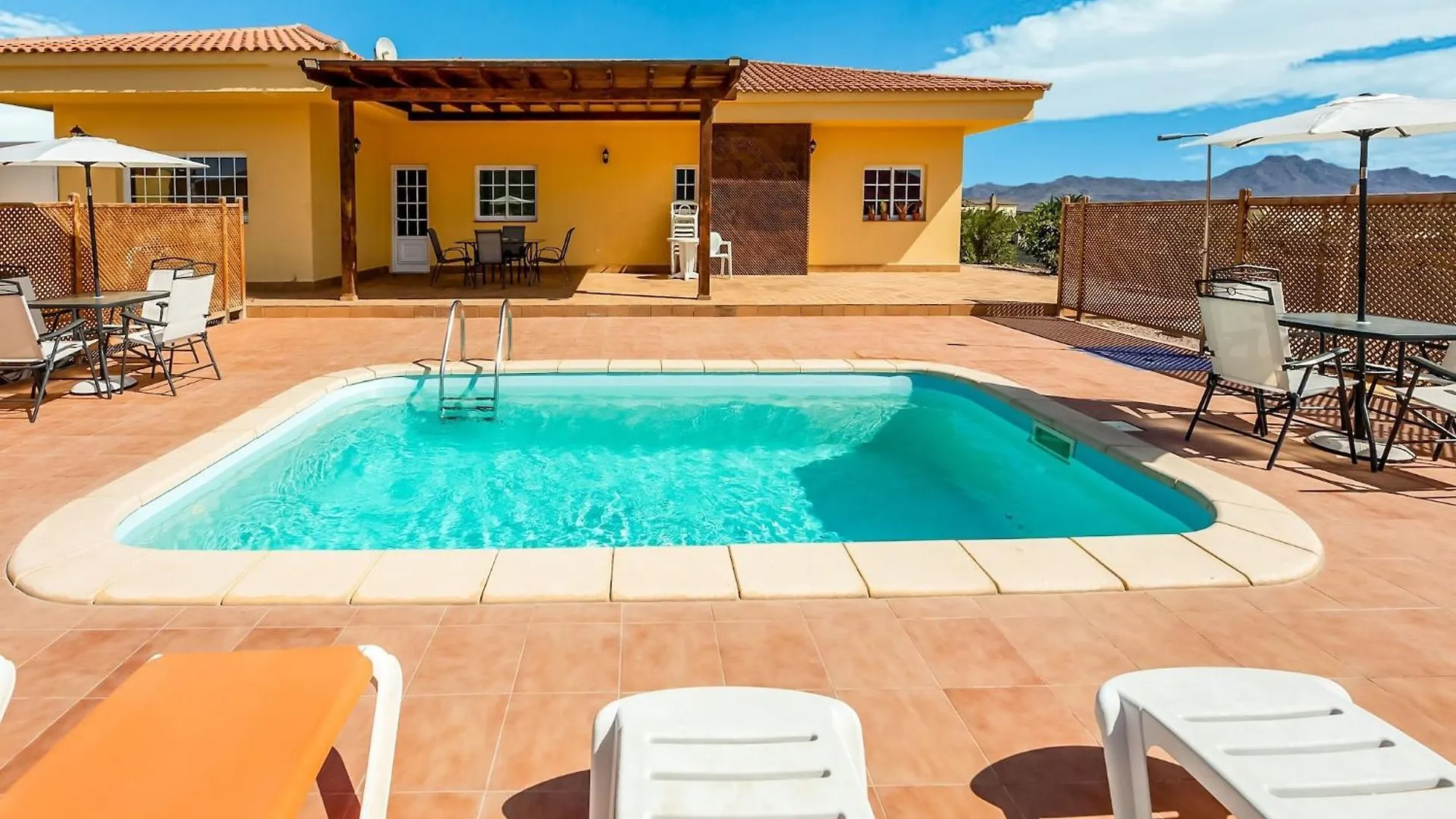 Сasa de vacaciones Belvilla By Oyo Chalet En Tuineje Para 6 Personas, Cleaning Included